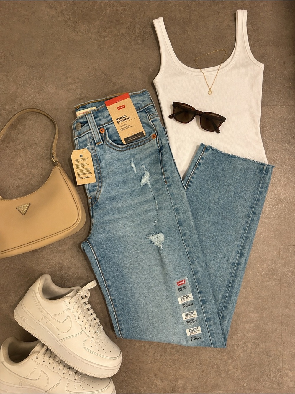 NWT Levi’s Wedgie Straight High Rise Distressed Jeans